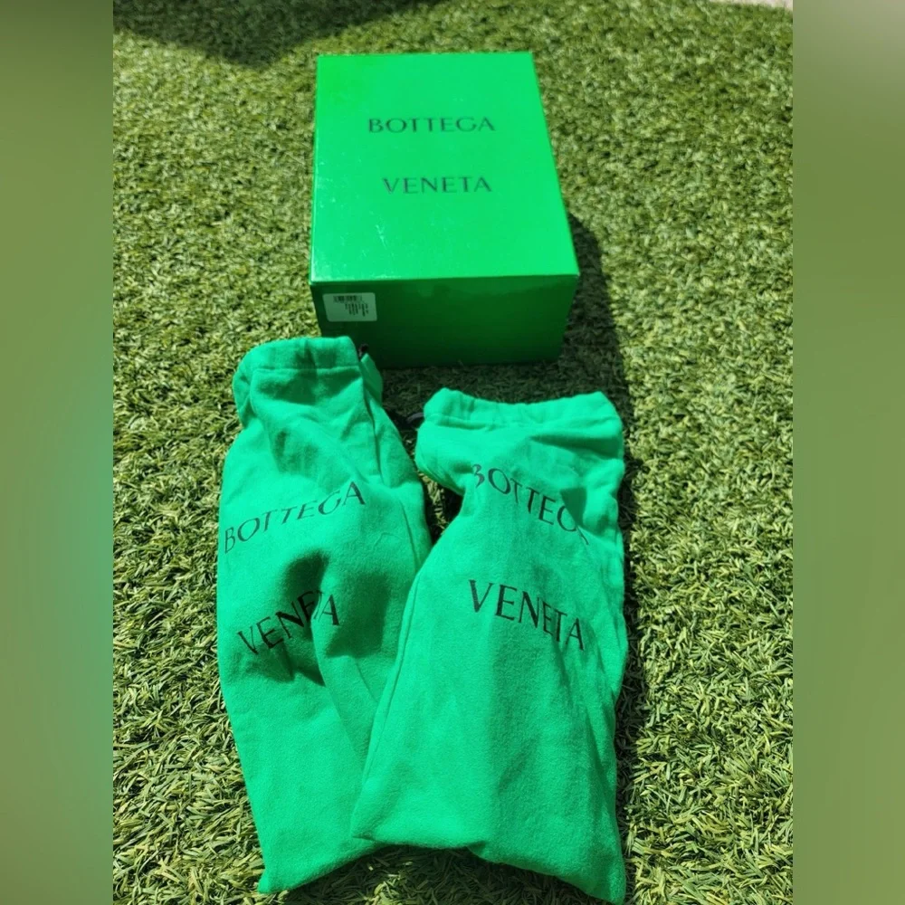 Bottega Veneta Lido Flat Leather Sandals - Picture 5 of 7